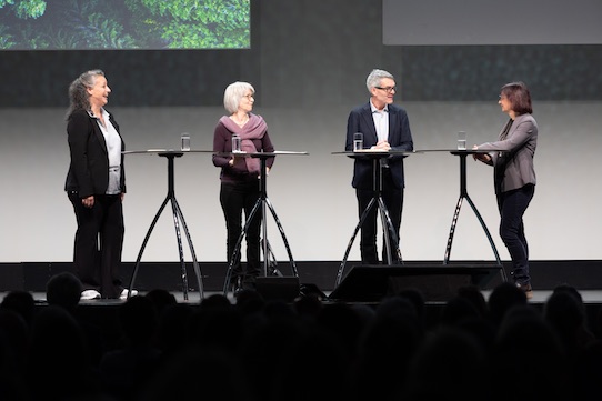 Vivianne Buchter, Andrea Bürki, Moderator Dieter Kohler, Dr. med. Yvonne Gilli